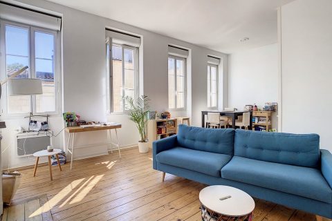 Bel ancien en plein centre de Bordeaux
