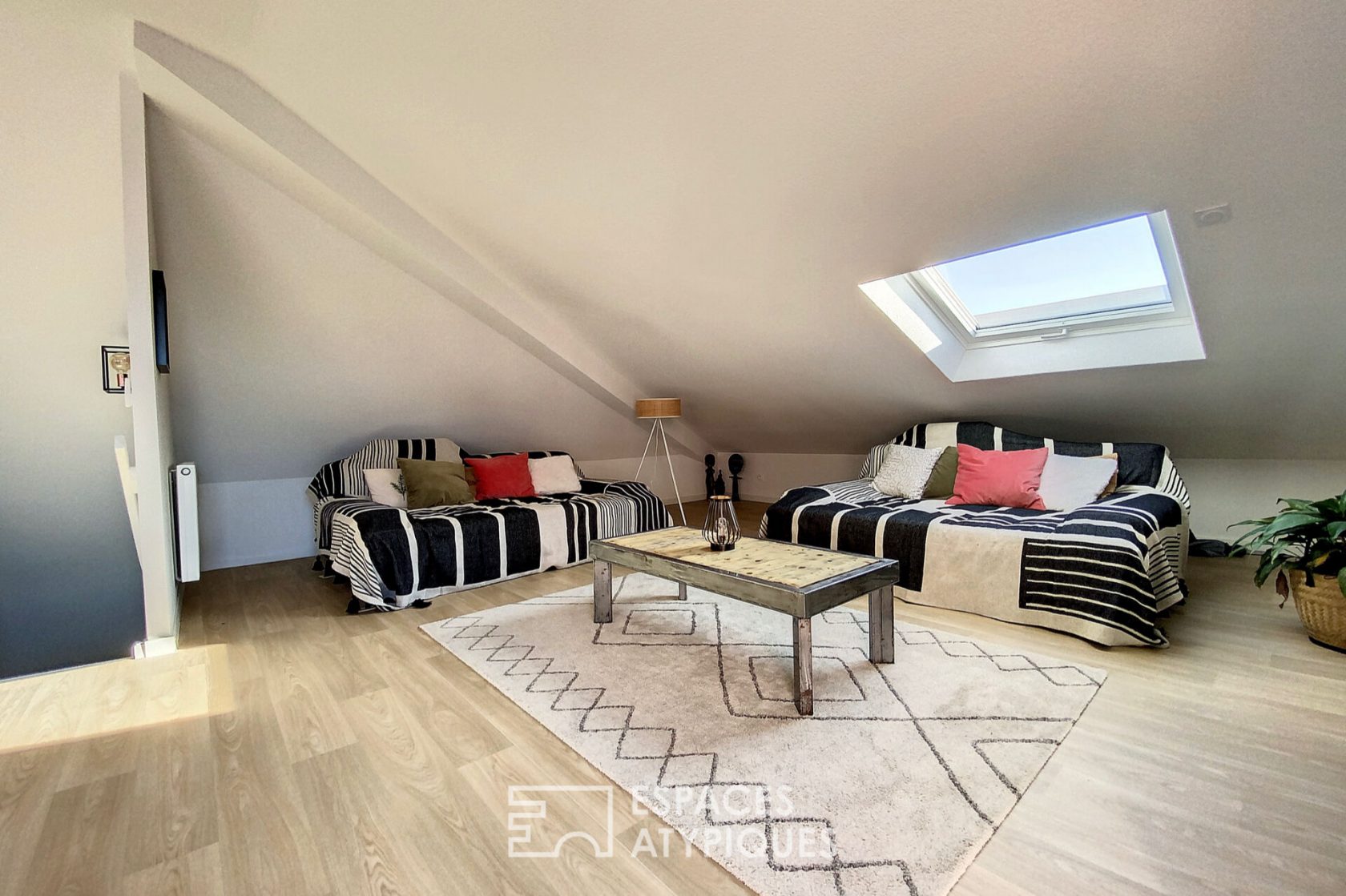 Duplex inversé au dernier étage avec terrasse suspendue