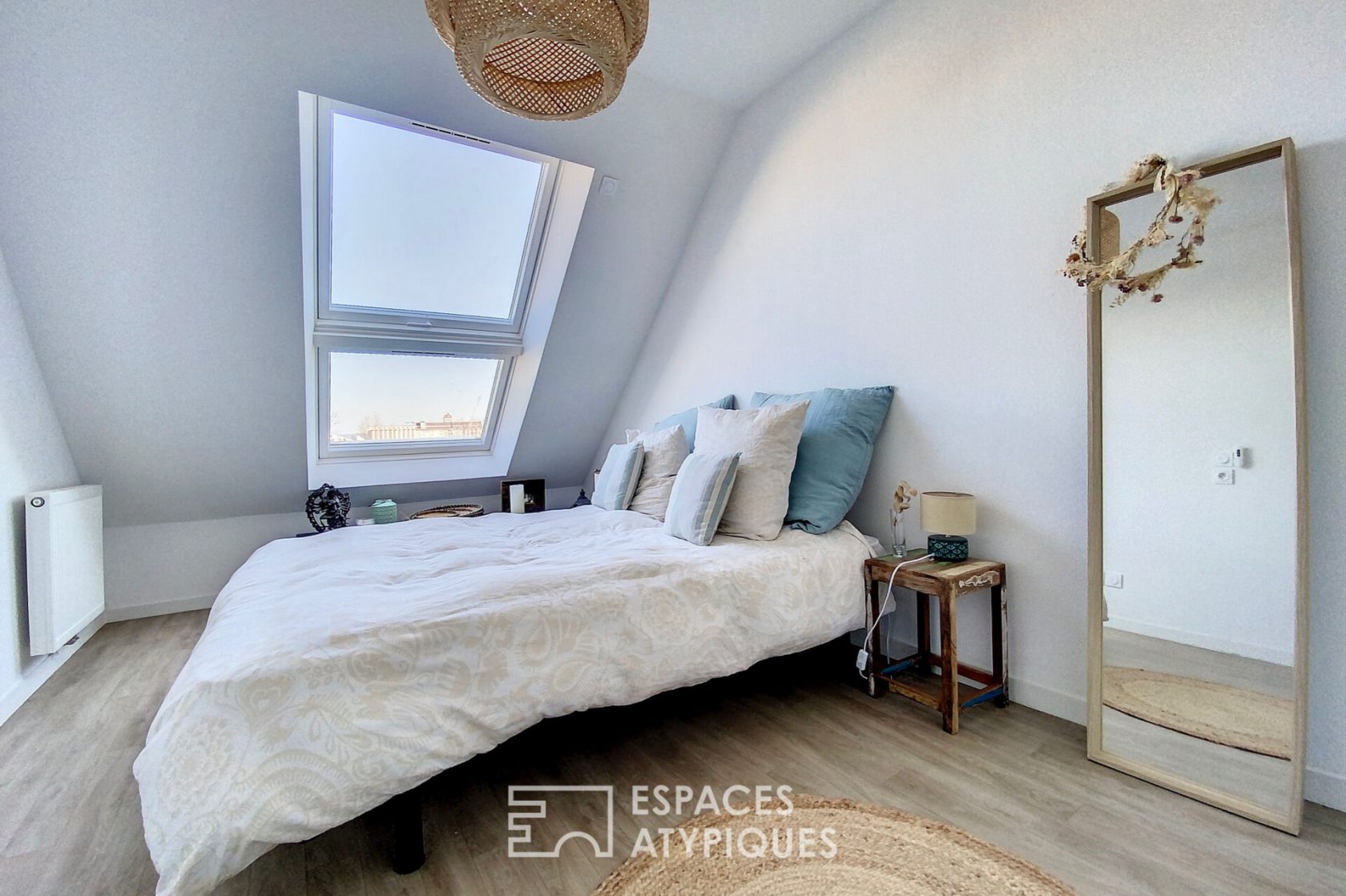 Duplex inversé au dernier étage avec terrasse suspendue