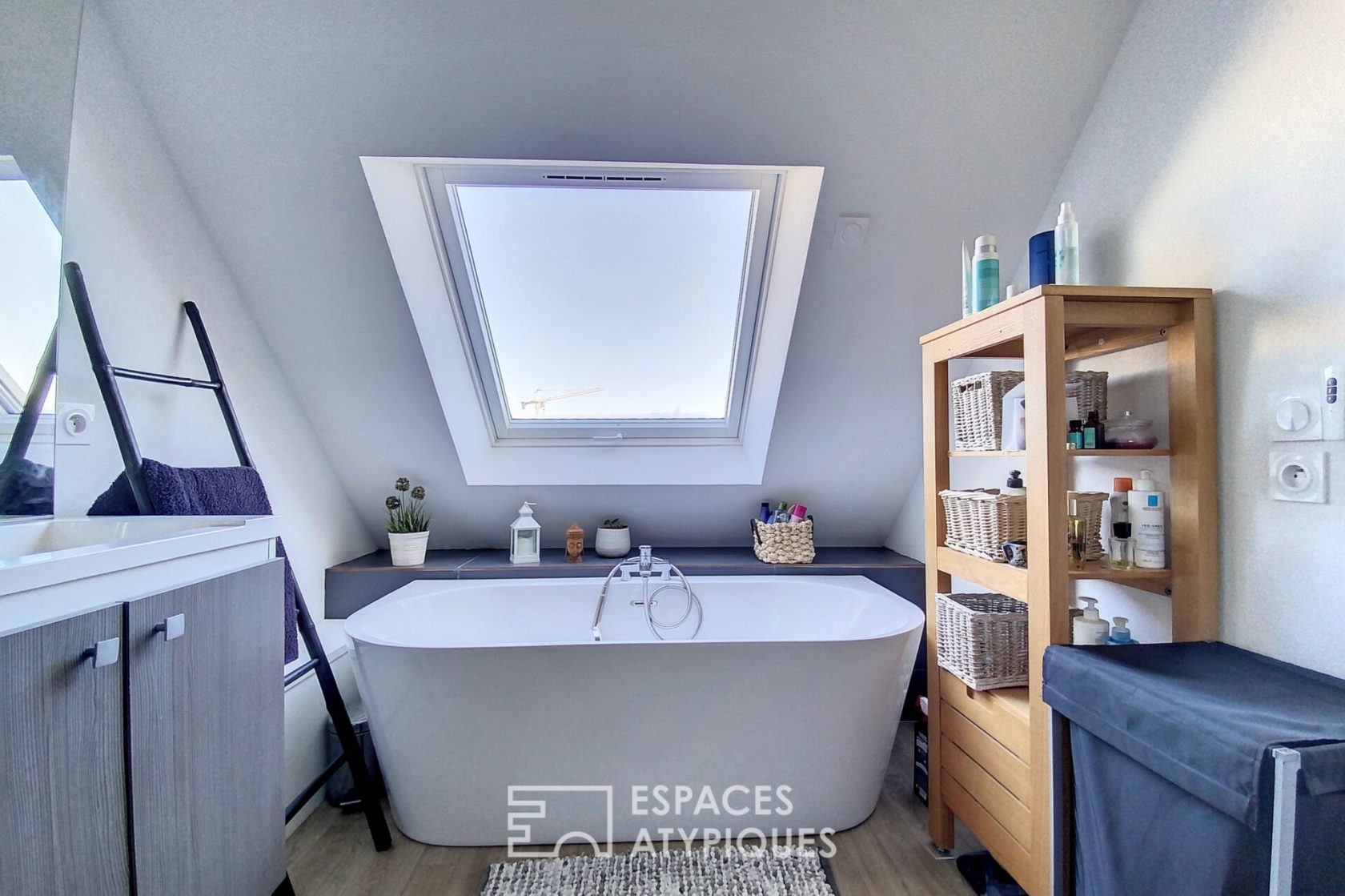 Duplex inversé au dernier étage avec terrasse suspendue