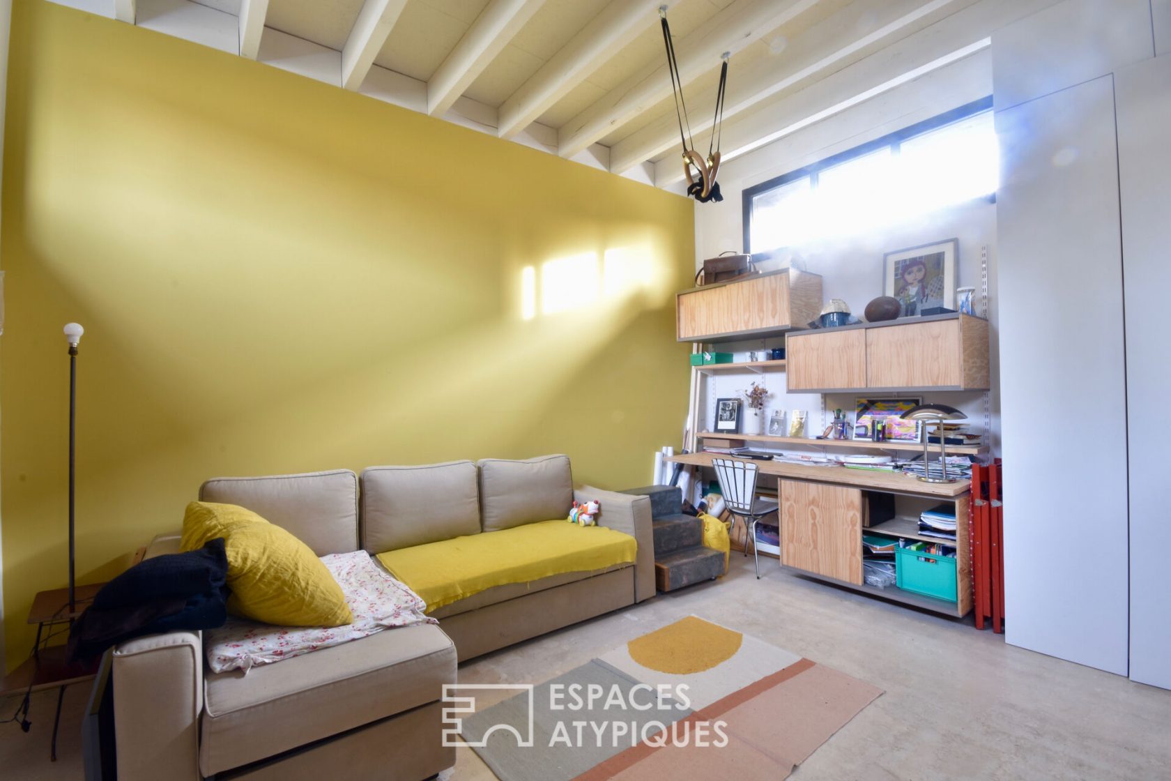 Former workshop converted into a loft with garden in the Judaïque district