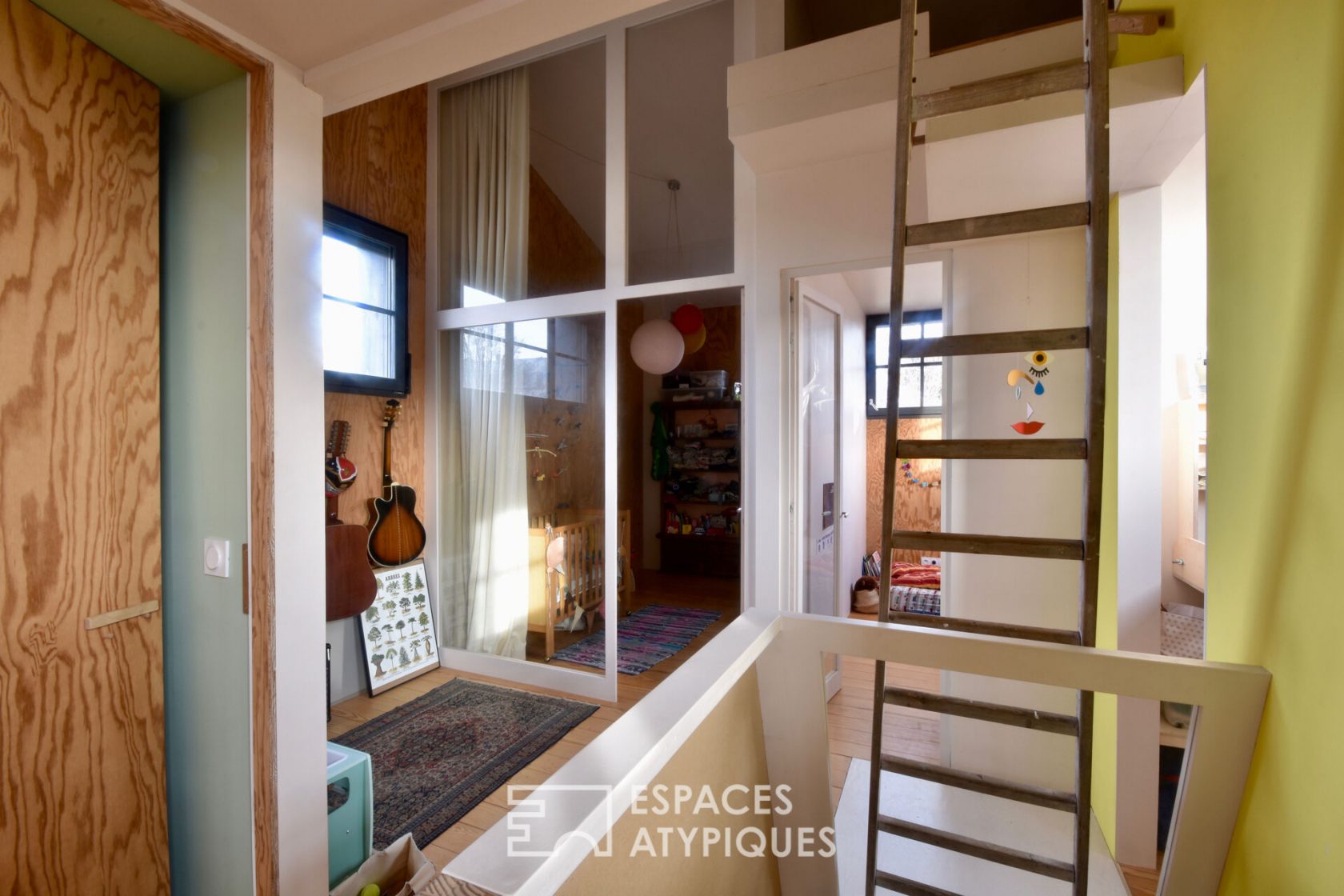 Former workshop converted into a loft with garden in the Judaïque district