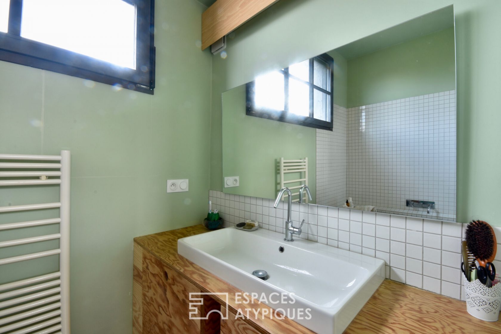 Former workshop converted into a loft with garden in the Judaïque district