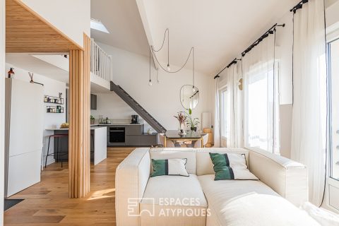 The pretty cocoon with a view of the roofs of Place Saint Martial