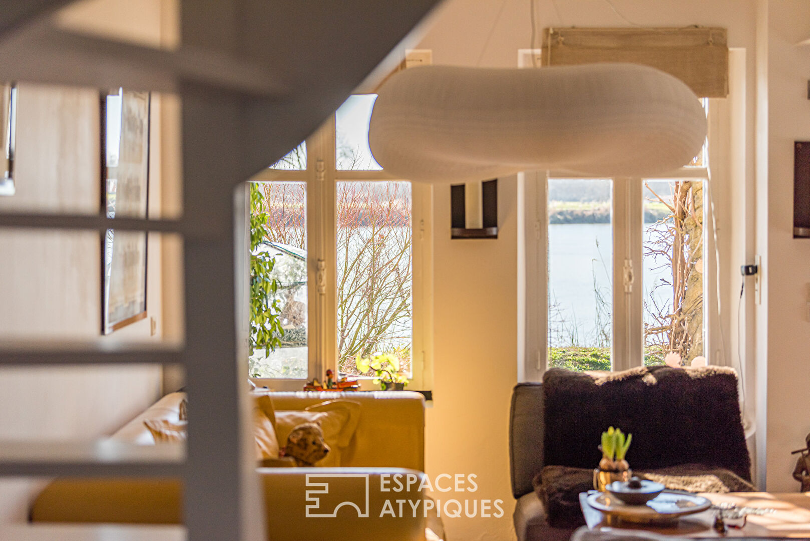 House with Ile de Ré decoration and view of the Garonne