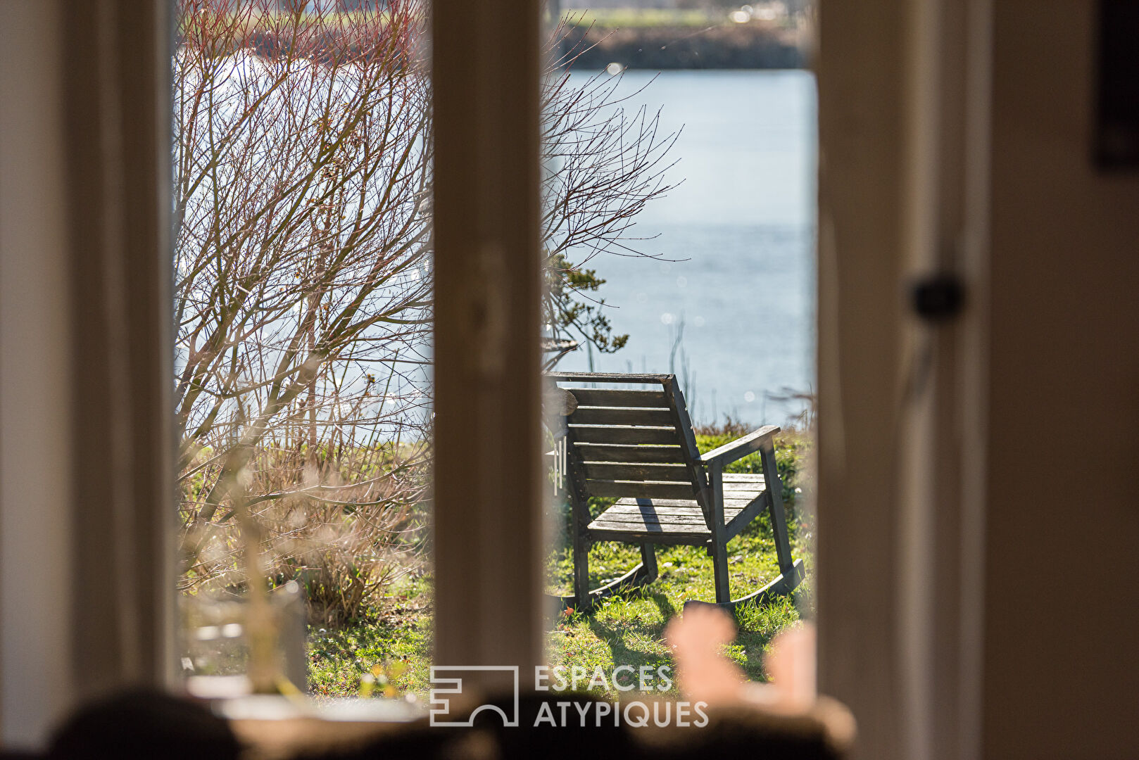 House with Ile de Ré decoration and view of the Garonne