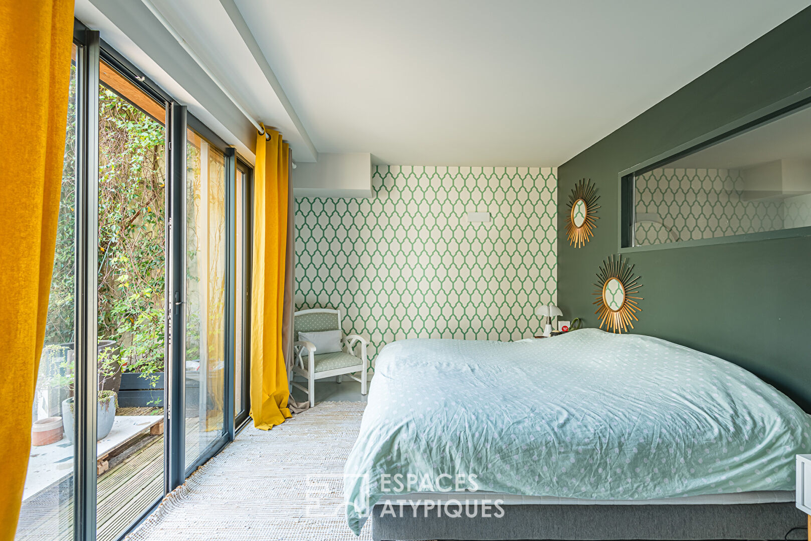 Ancien chai viticole réhabilité en loft avec terrasse et piscine