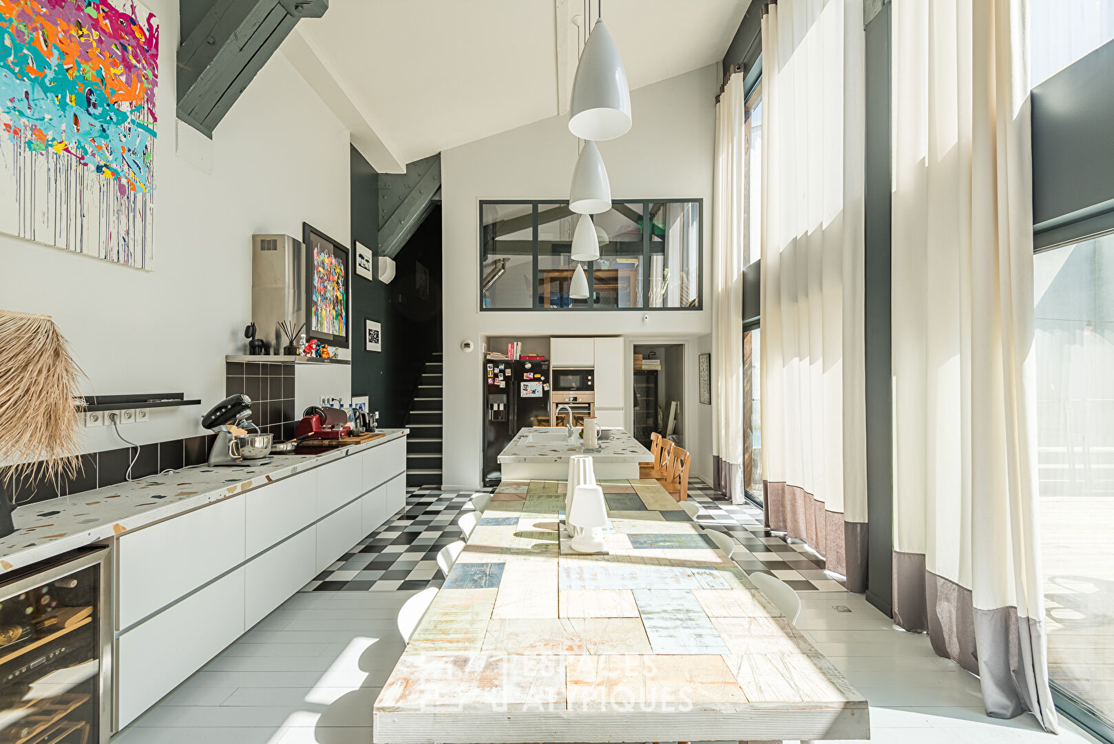 Ancien chai viticole réhabilité en loft avec terrasse et piscine