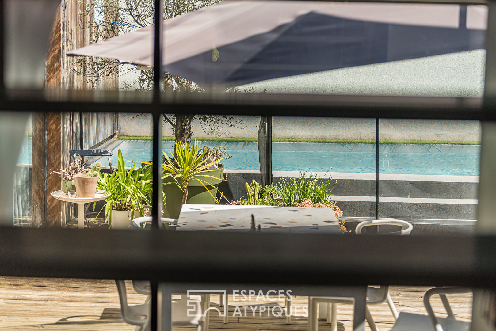 Ancien chai viticole réhabilité en loft avec terrasse et piscine