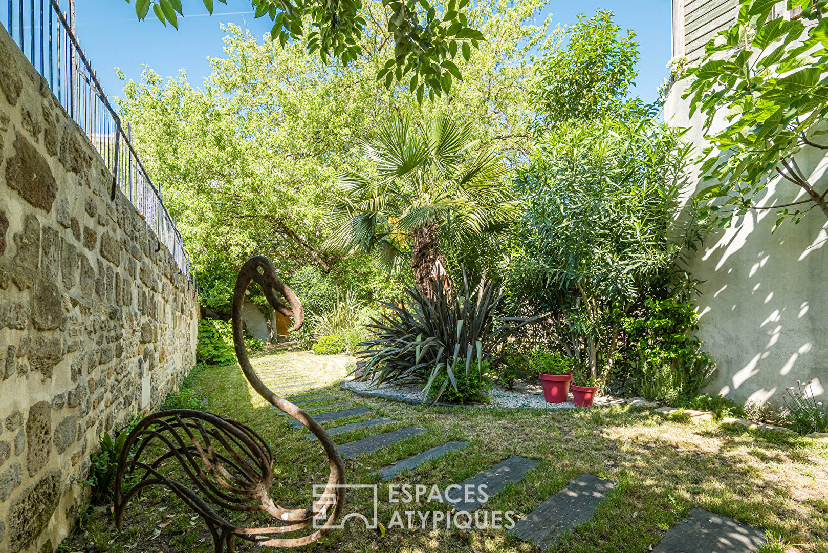 L’échoppe contemporaine dans le quartier Saint Seurin avec son jardin