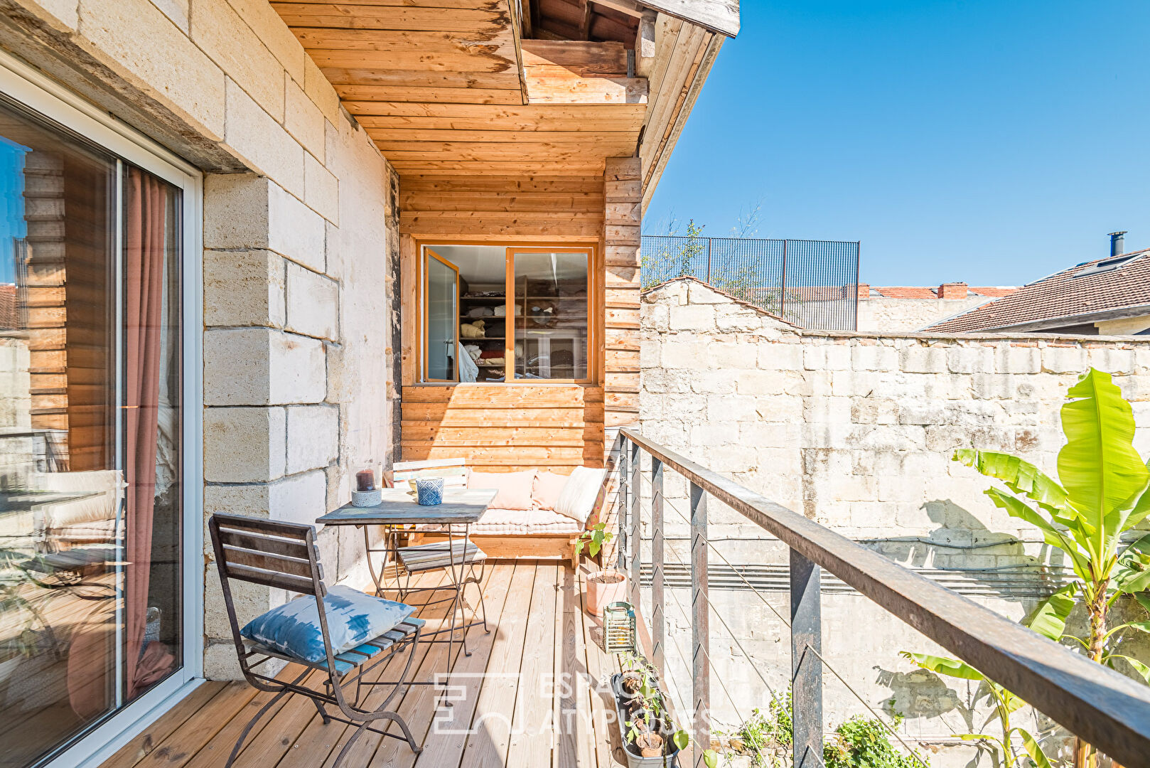 The bohemian Judaica with its terrace
