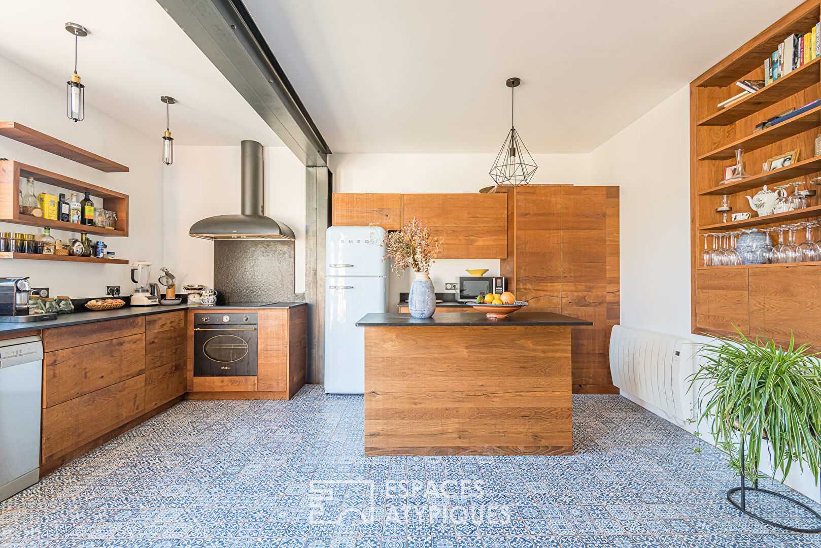 The bohemian Judaica with its terrace