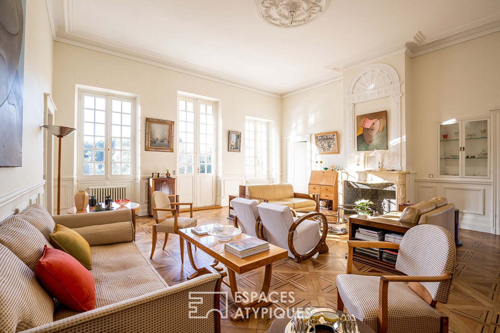 Magnificent charterhouse in the heart of a park with swimming pool