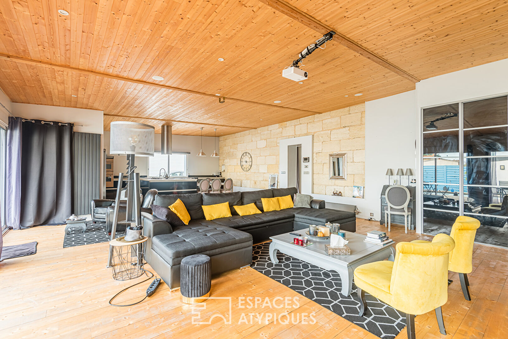 The charming house with garden of Talence