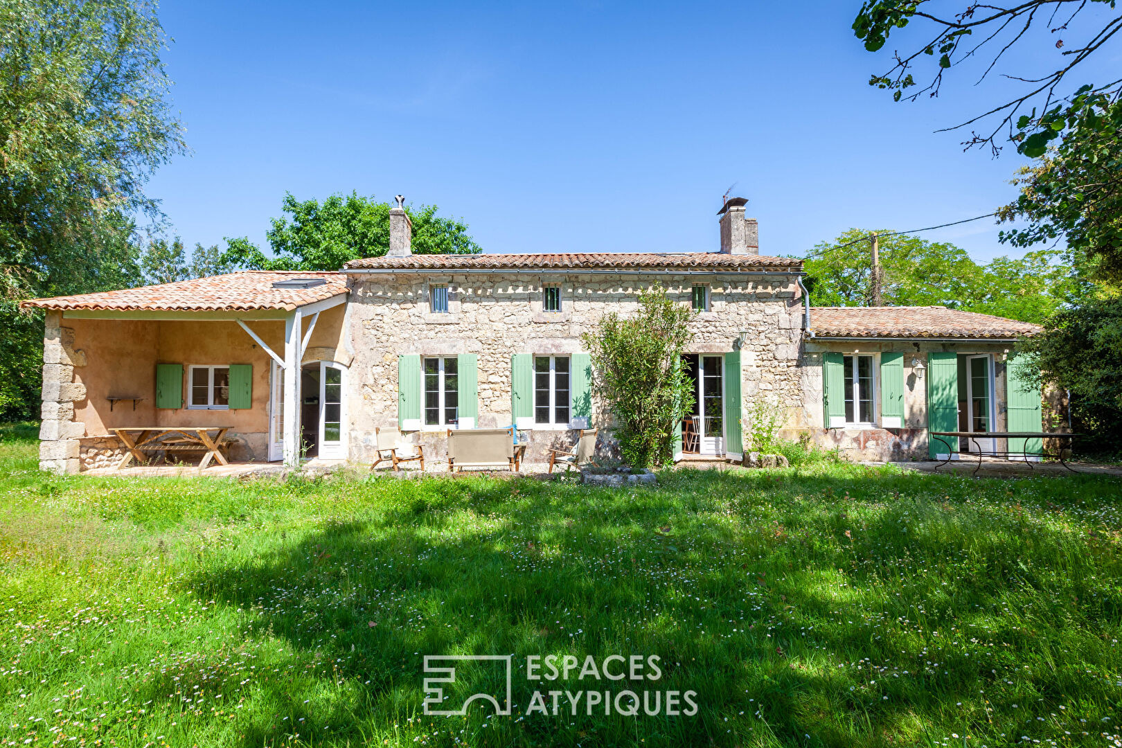 Médoc nestled in the middle of the vineyards – 140 sqm – Jau Dignac Et Loirac