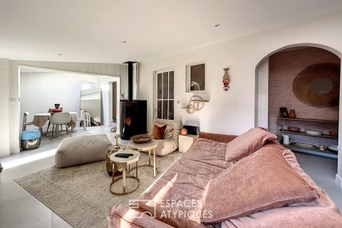 La petite maison avec sa terrasse ensoleillée