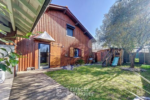 The cozy wooden house near La Brède