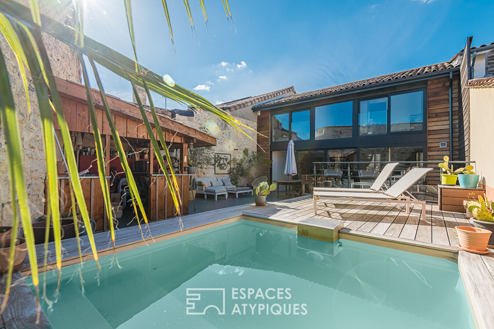 Maison en triplex avec piscine et garage