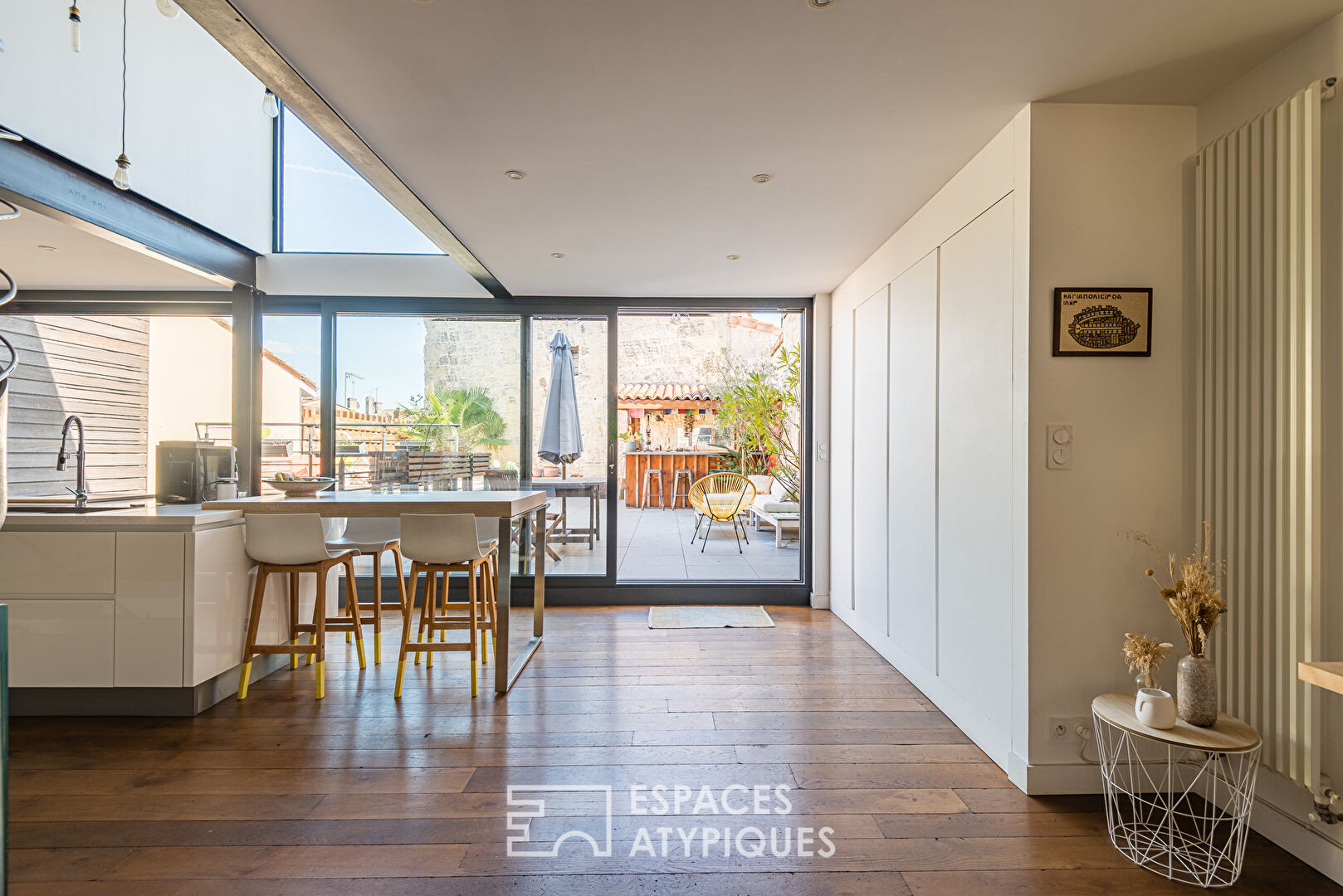 Maison en triplex avec piscine et garage