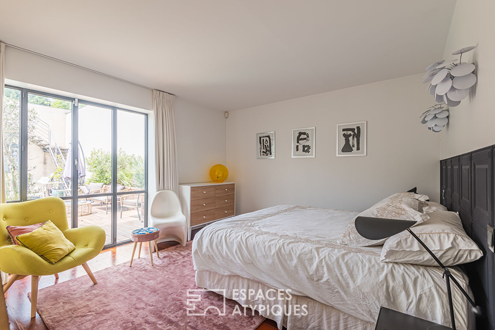 The loft with garage and swimming pool in the heart of Talence