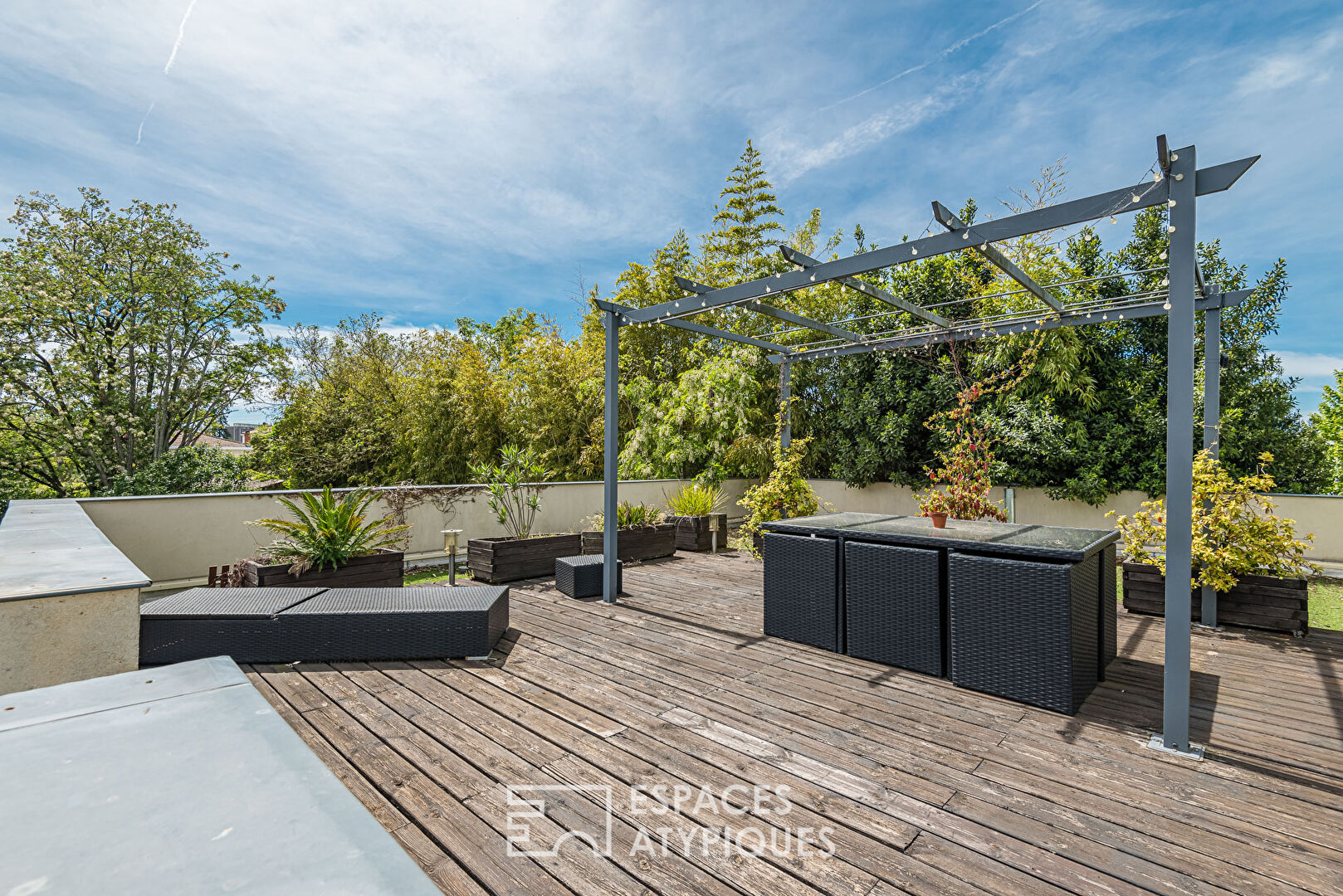 The loft with garage and swimming pool in the heart of Talence