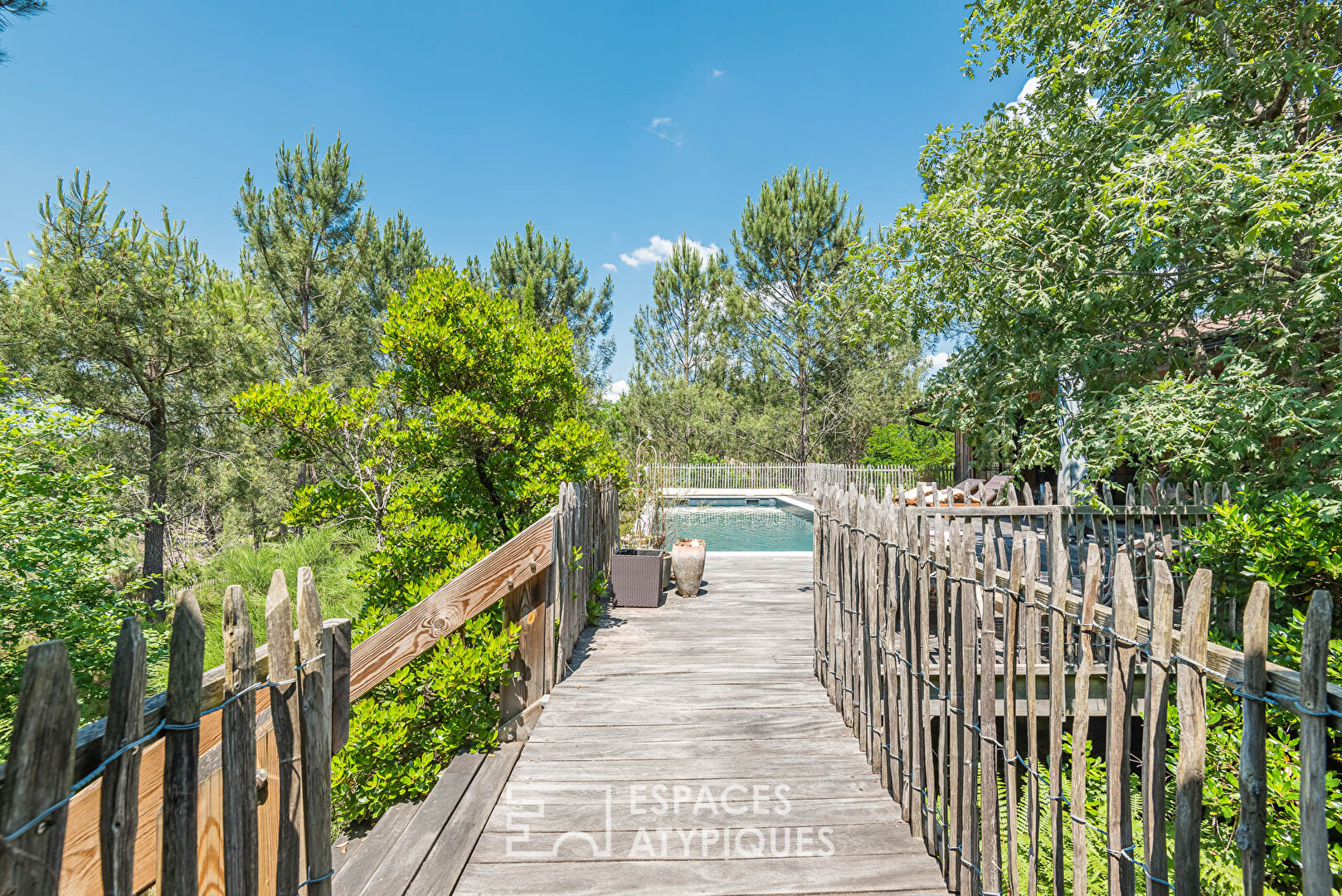 Maison d’Architecte en bois sur pilotis