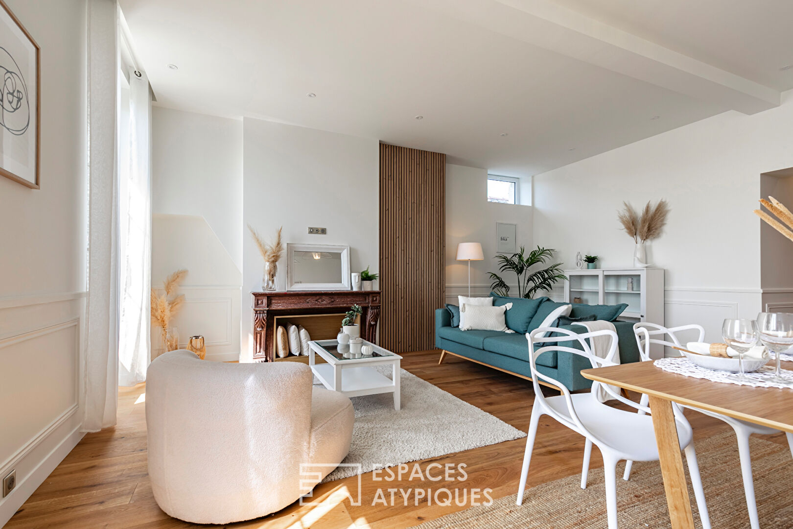 Luxury apartment with elevator, view of the Quays