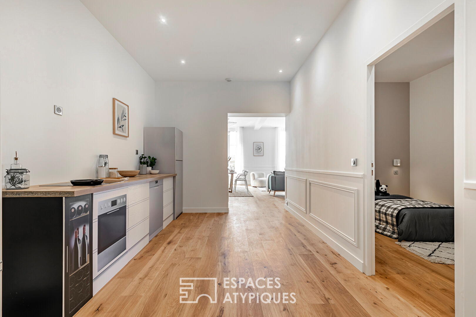 Luxury apartment with elevator, view of the Quays