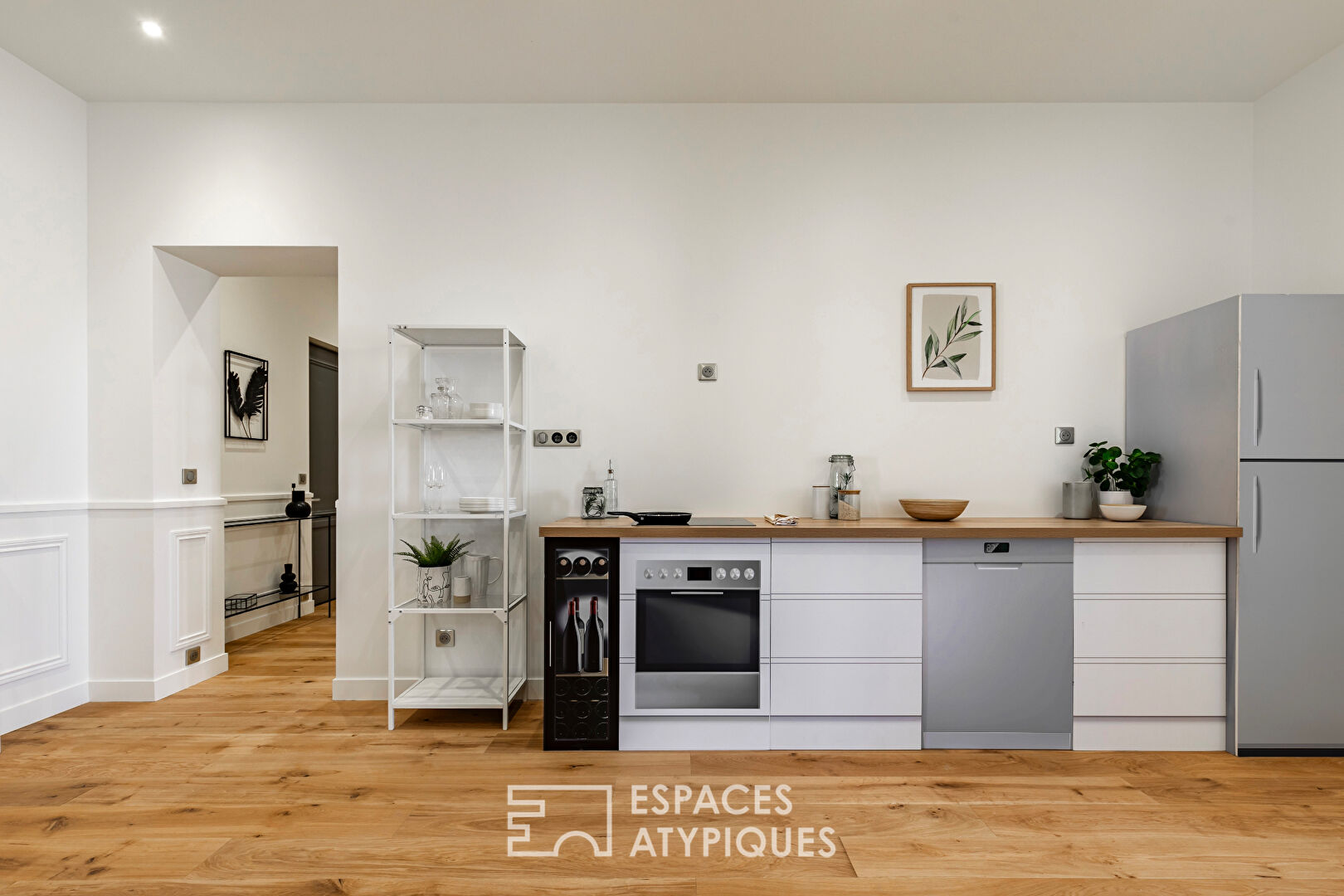 Luxury apartment with elevator, view of the Quays