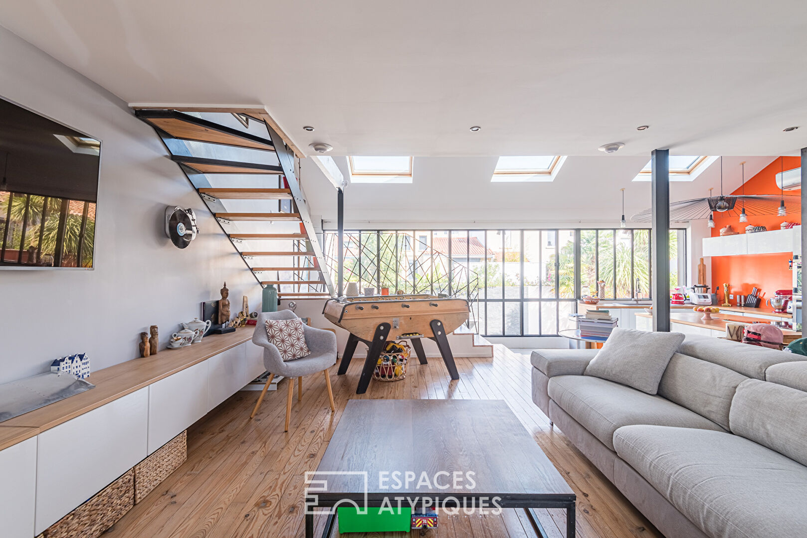 Double shop redesigned into a loft with swimming pool