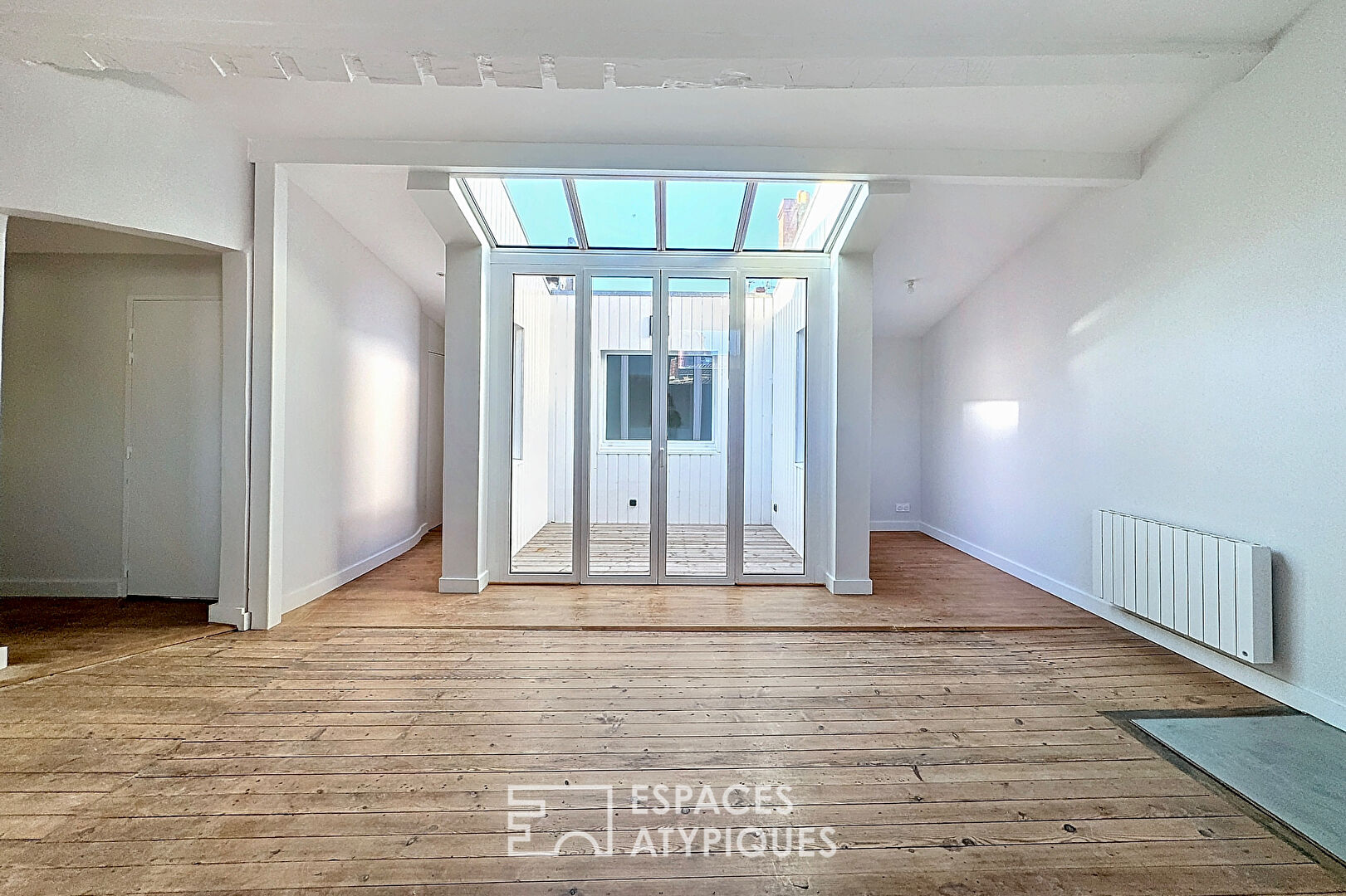Apartment with patio in Fondaudège