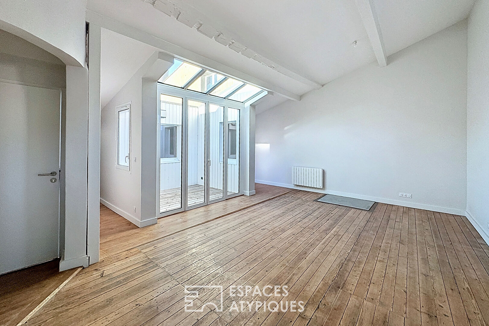 Apartment with patio in Fondaudège