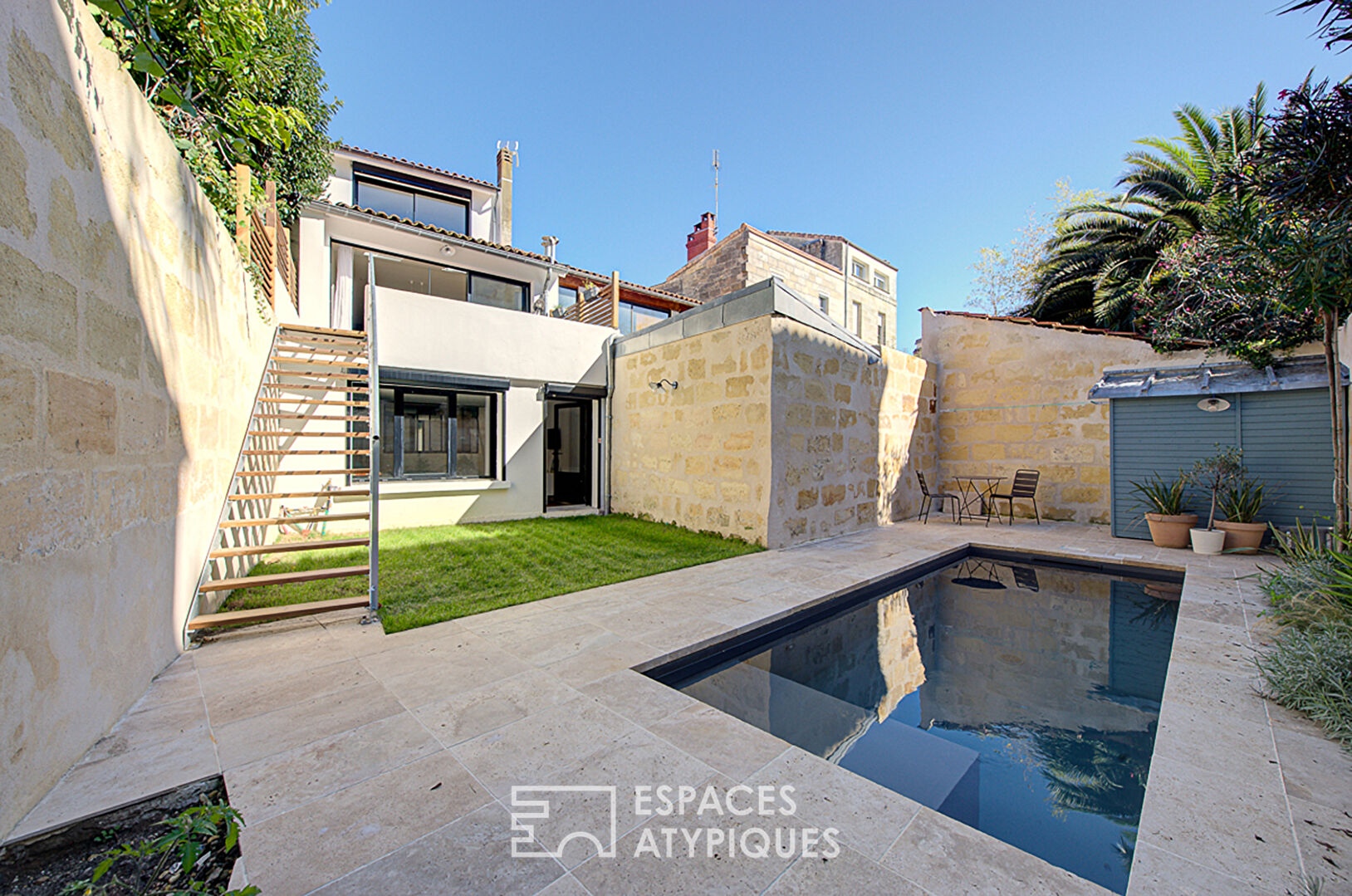 The sublime renovated house with garden and garage in Judaaïque