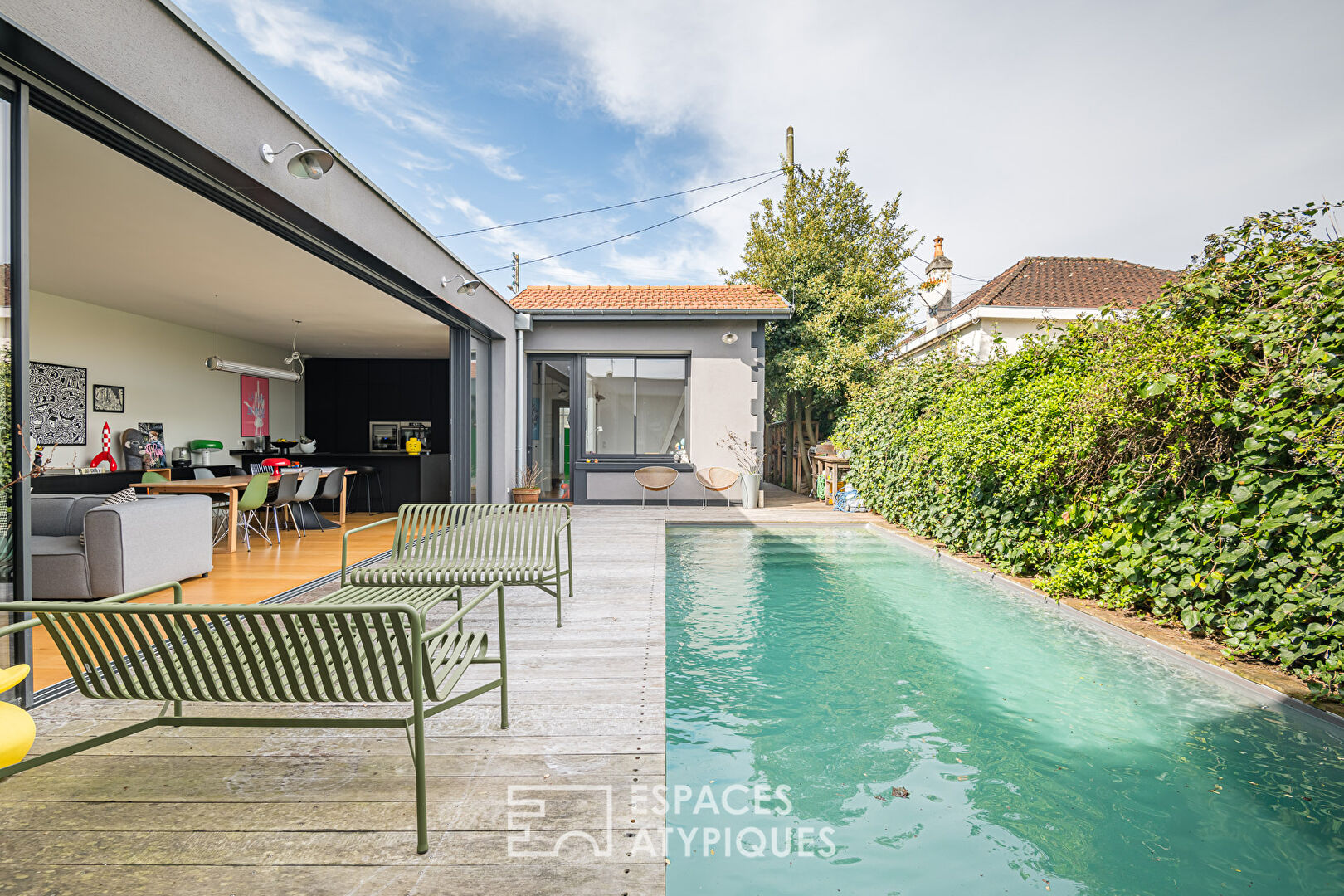 The contemporary boutique with garden and swimming pool