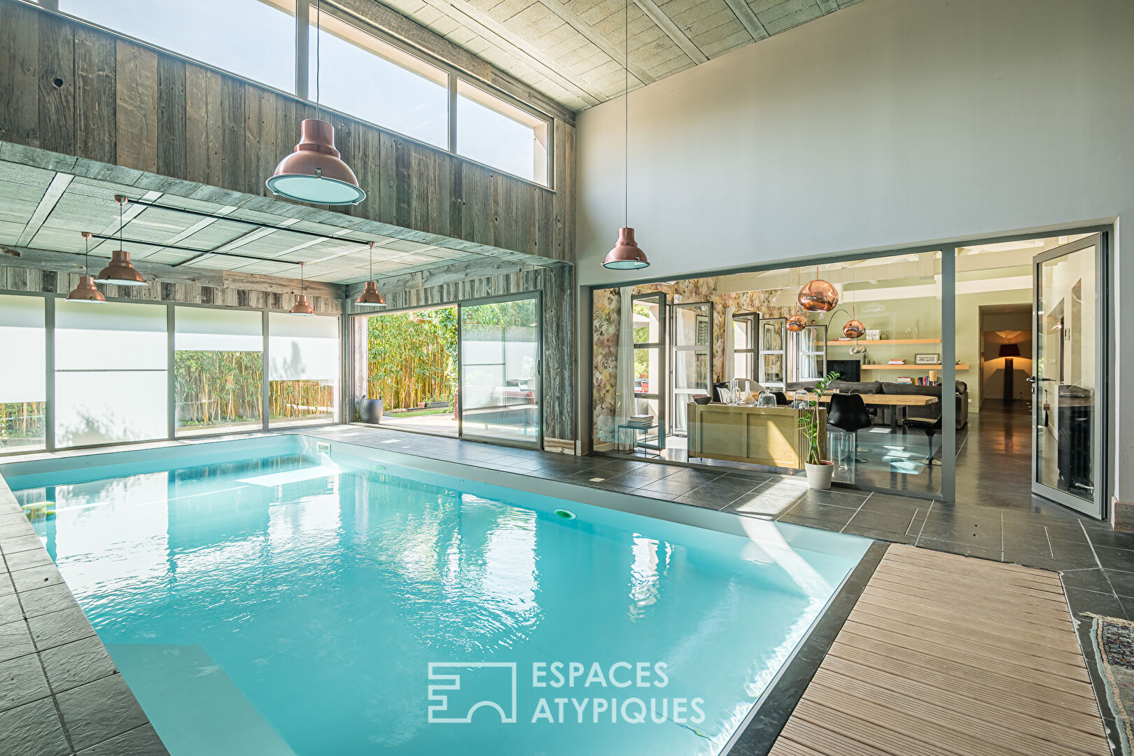 Villa contemporaine avec piscine intérieure à Bruges