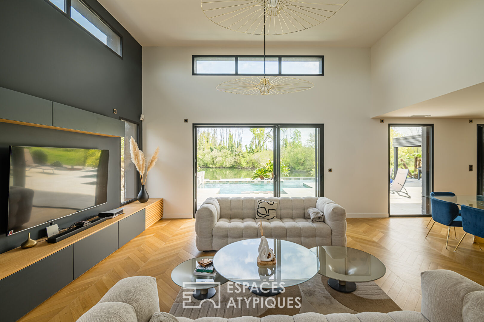 Villa d’architecte contemporaine vue sur lac