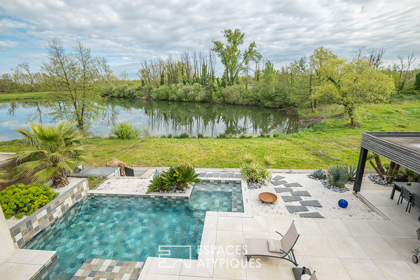 Villa d’architecte contemporaine vue sur lac