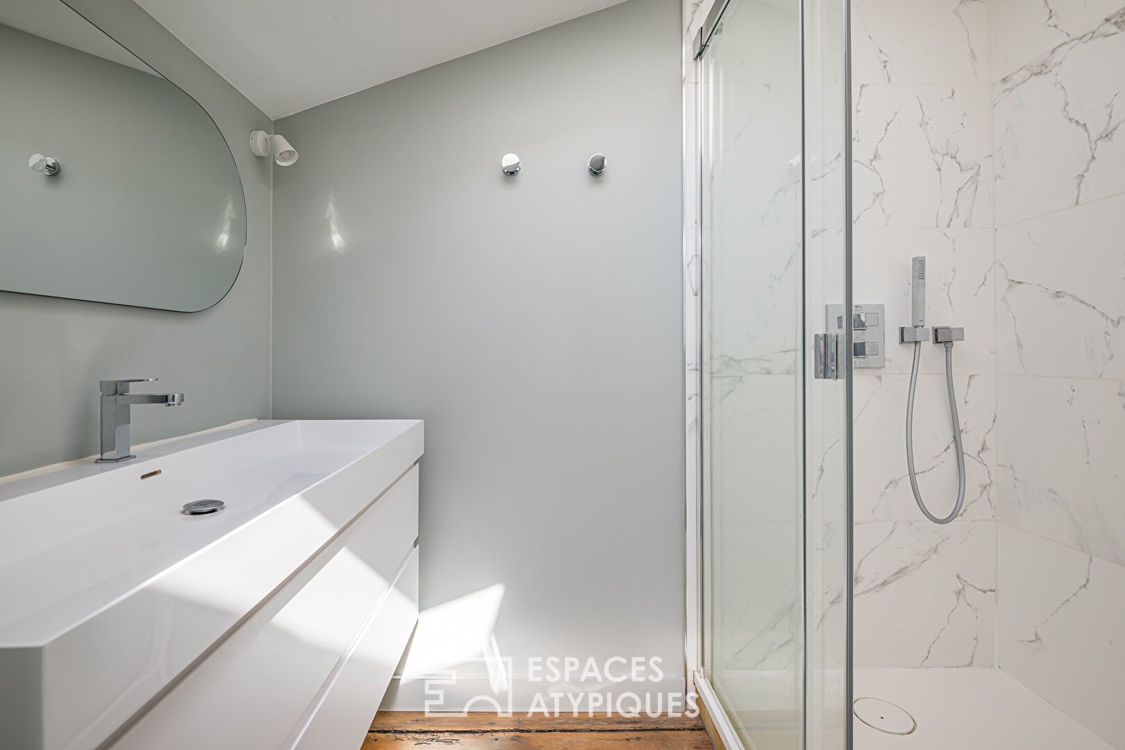 Renovated cocoon with view of the Palais Gallien