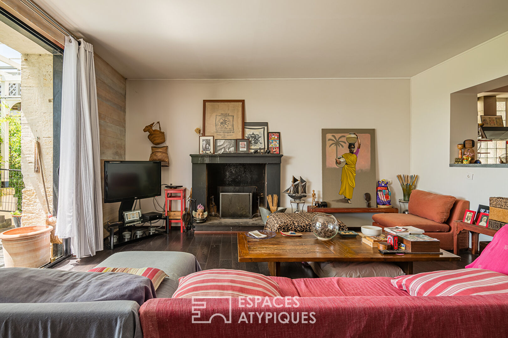 Former converted grocery store with Garonne and garden view