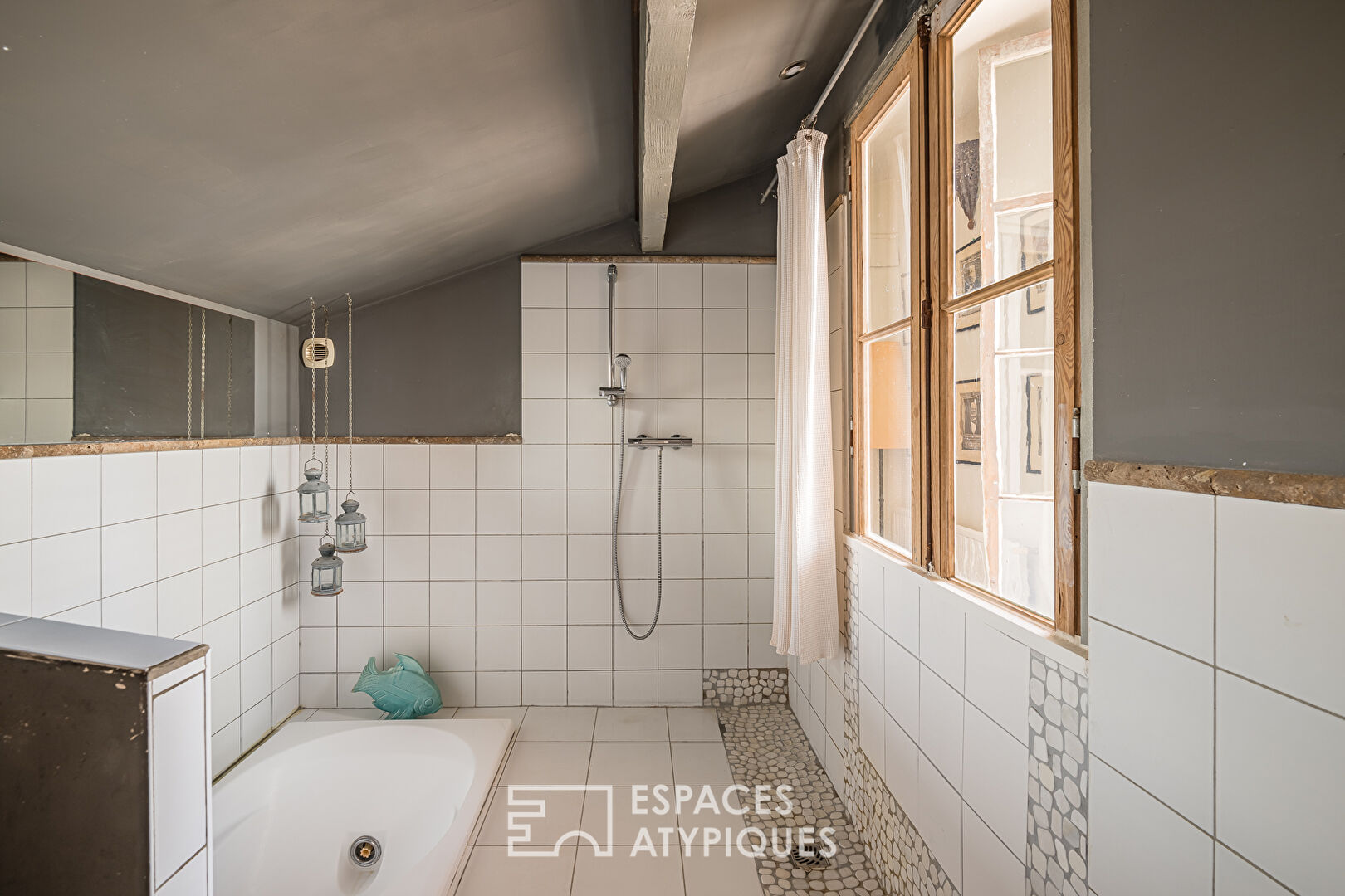 Former converted grocery store with Garonne and garden view