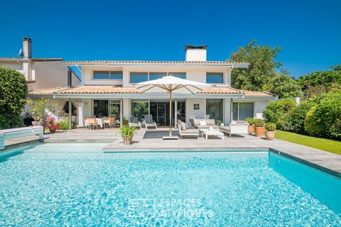 Architect’s House with Garden and Swimming Pool in Caudéran