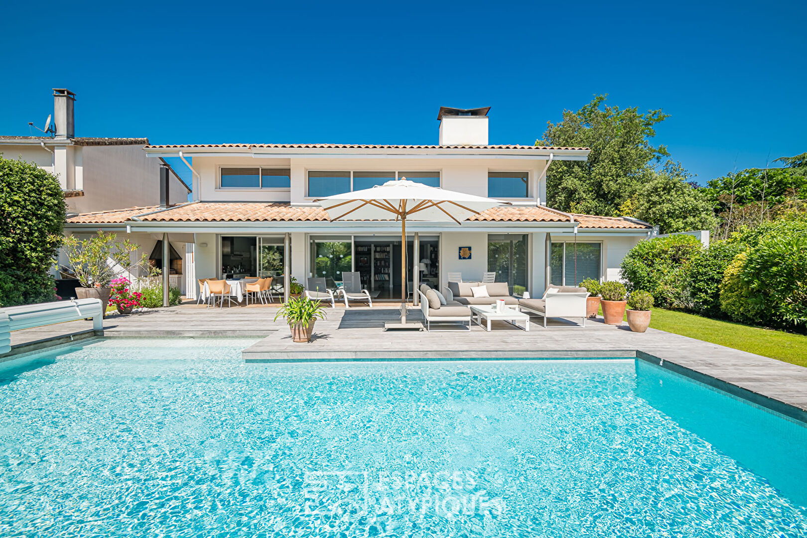 Architect’s House with Garden and Swimming Pool in Caudéran