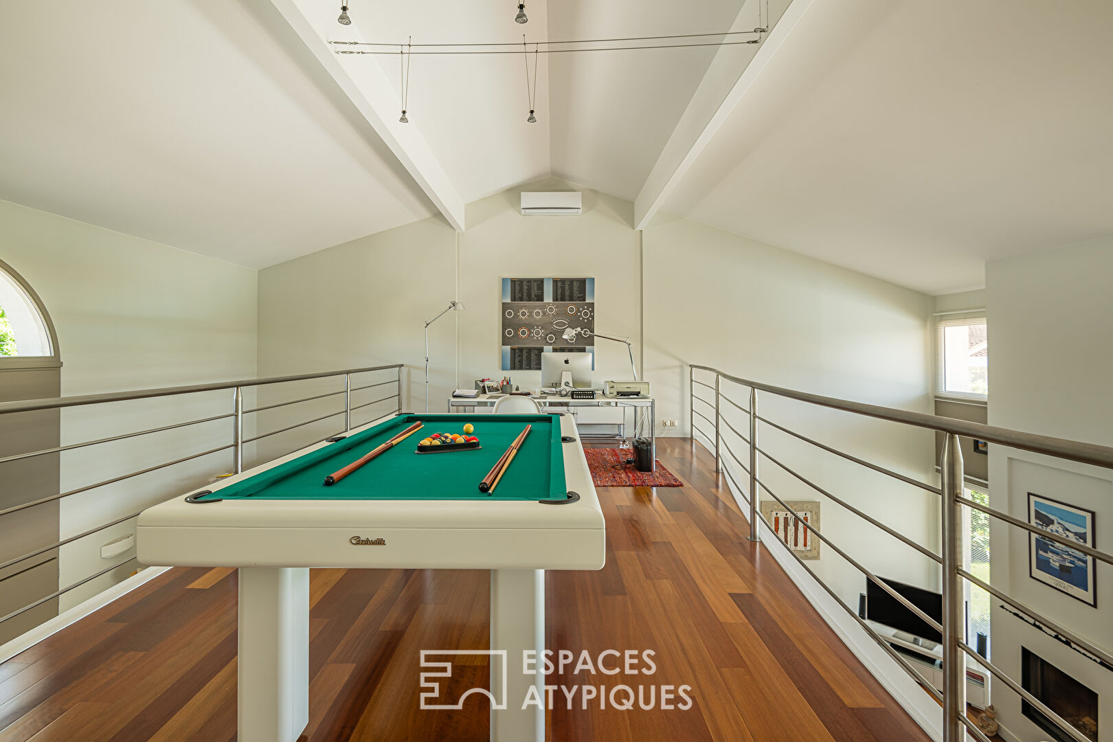 Architect’s House with Garden and Swimming Pool in Caudéran