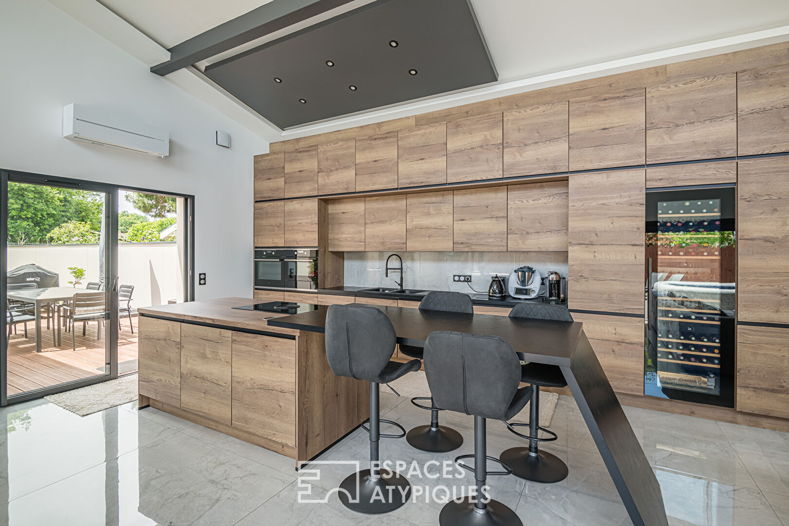 Villa contemporaine d’architecte de plain pied avec piscine et garage