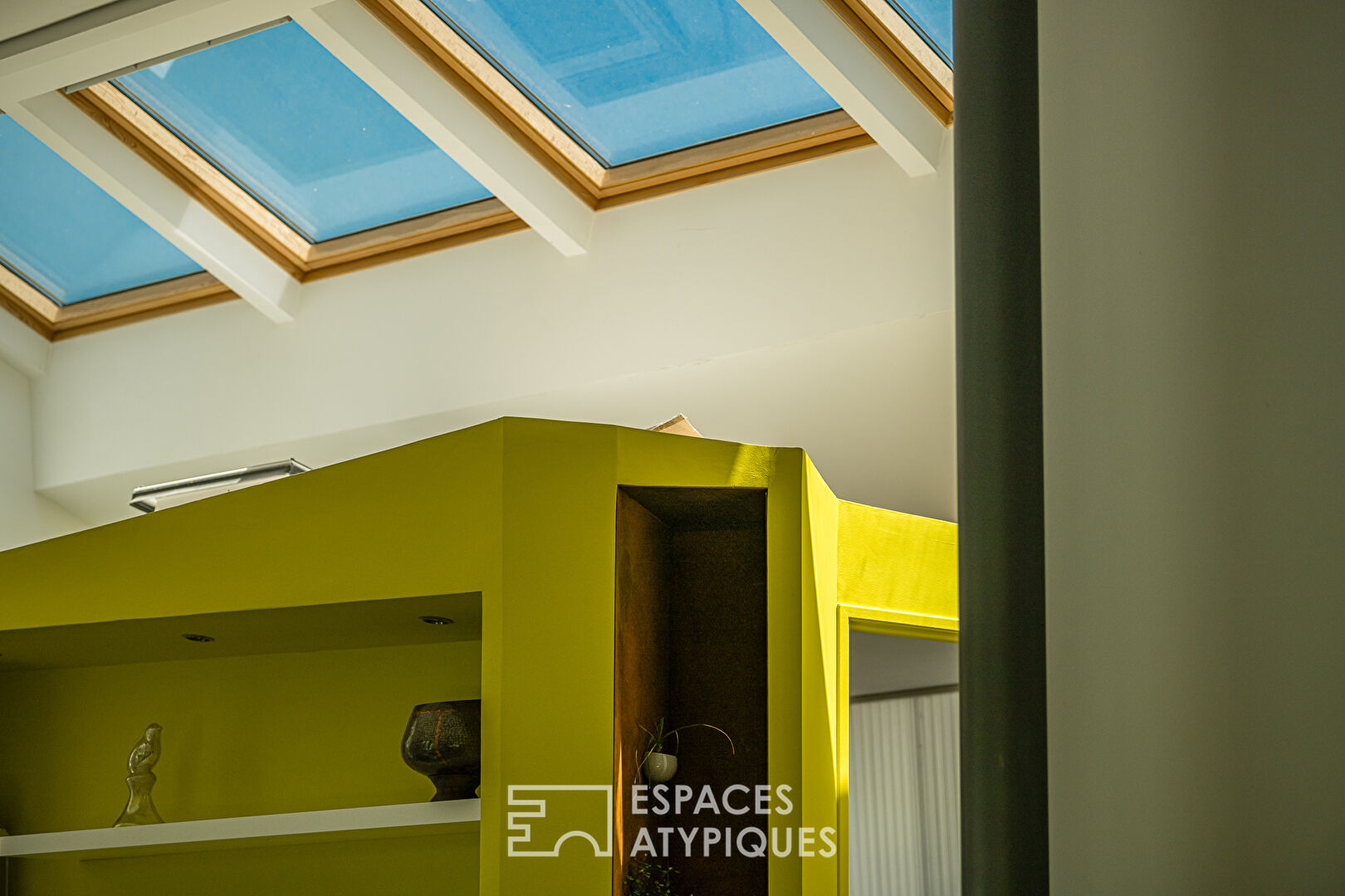 Intimate architect-designed house with swimming pool