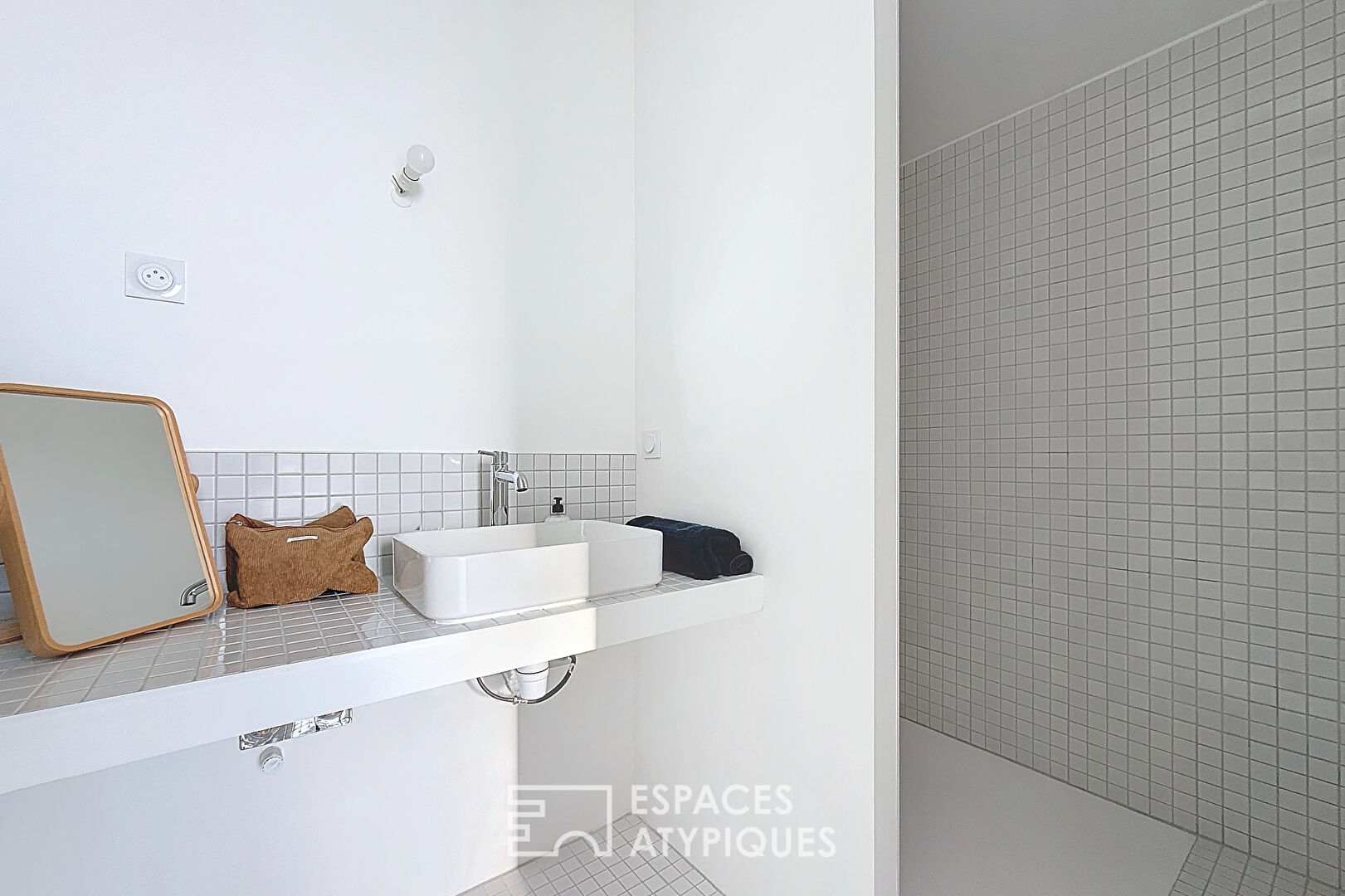Appartement type loft avec terrasse et parking