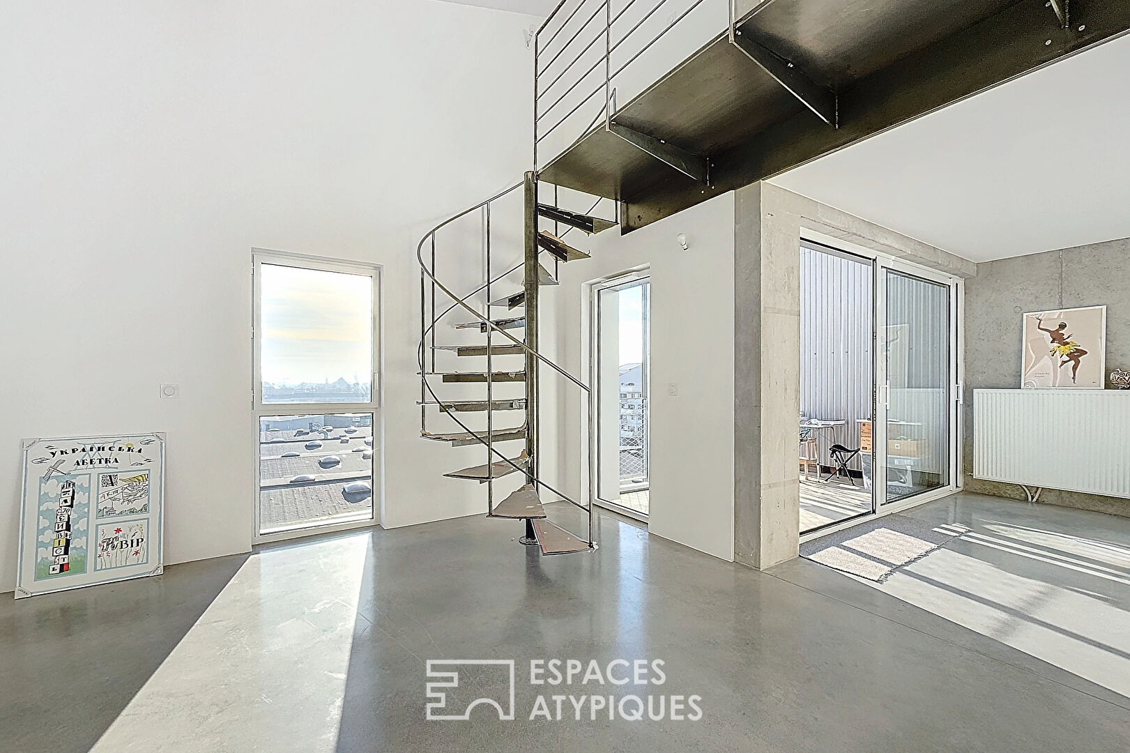 Appartement type loft avec terrasse et parking