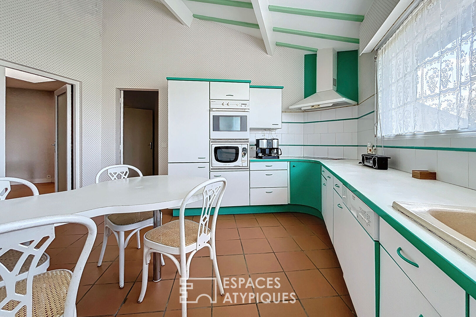 Charming architect-designed house in the heart of a privileged setting