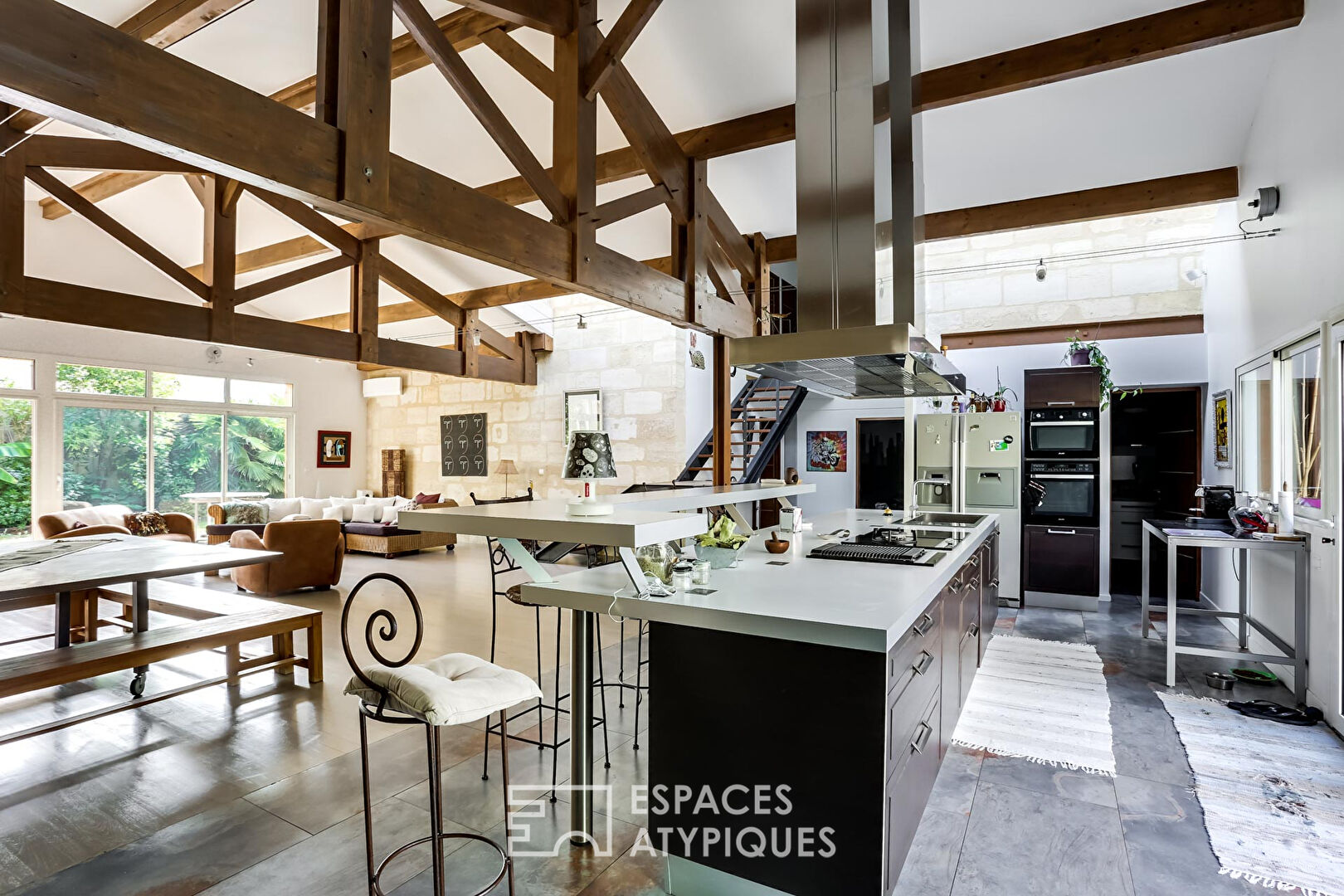 Loft house with garage, swimming pool and garden