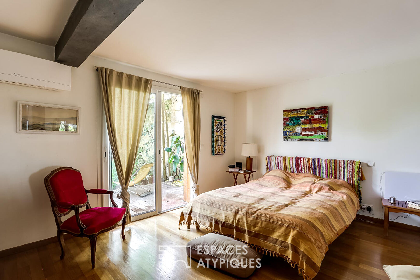 Loft house with garage, swimming pool and garden